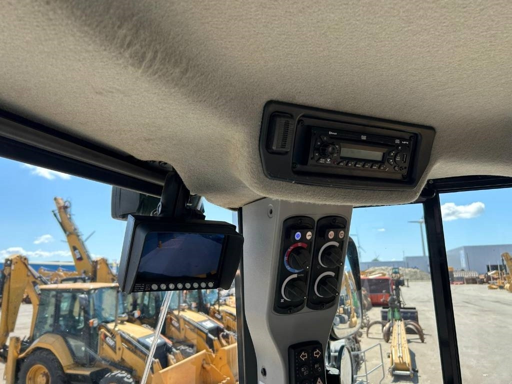 Gumikerekes homlokrakodó CAT 950 K: 14 kép.