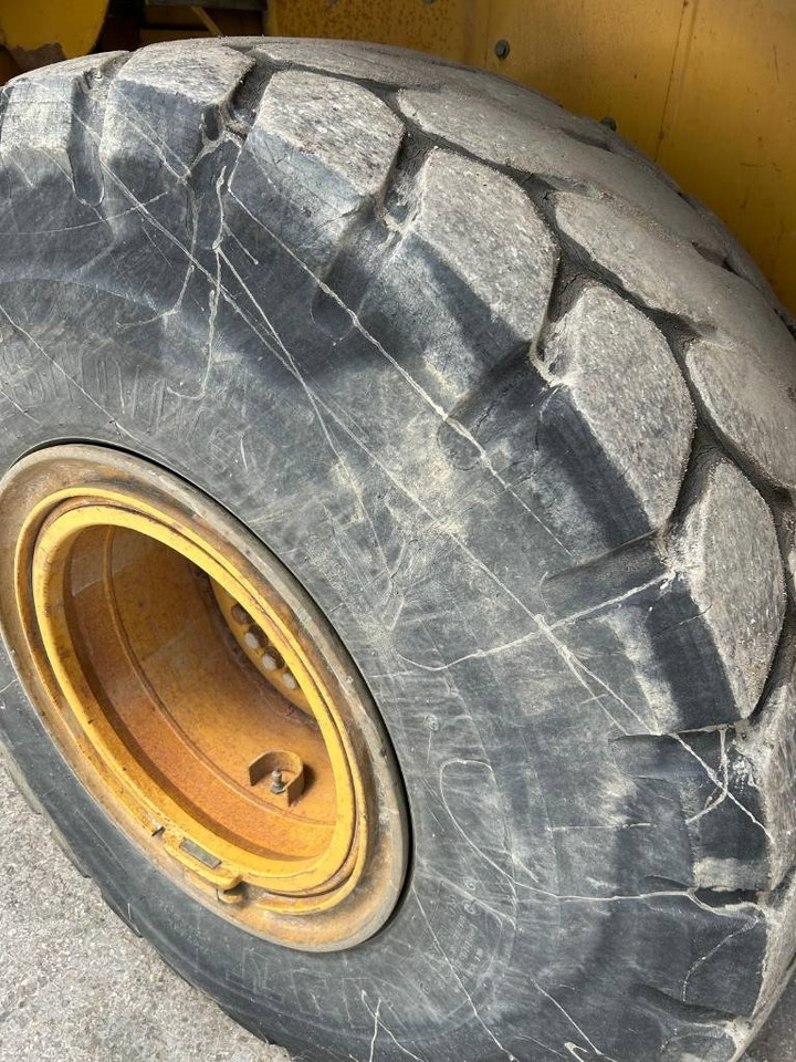 Gumikerekes homlokrakodó CAT 950 K: 25 kép.