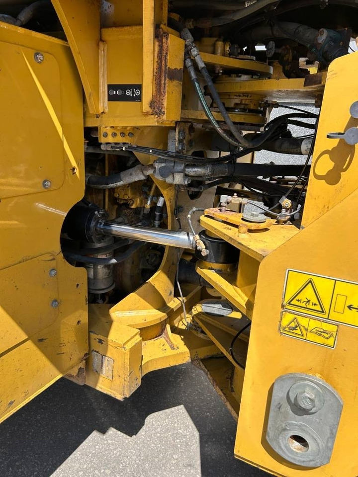 Gumikerekes homlokrakodó CAT 950 K: 21 kép.