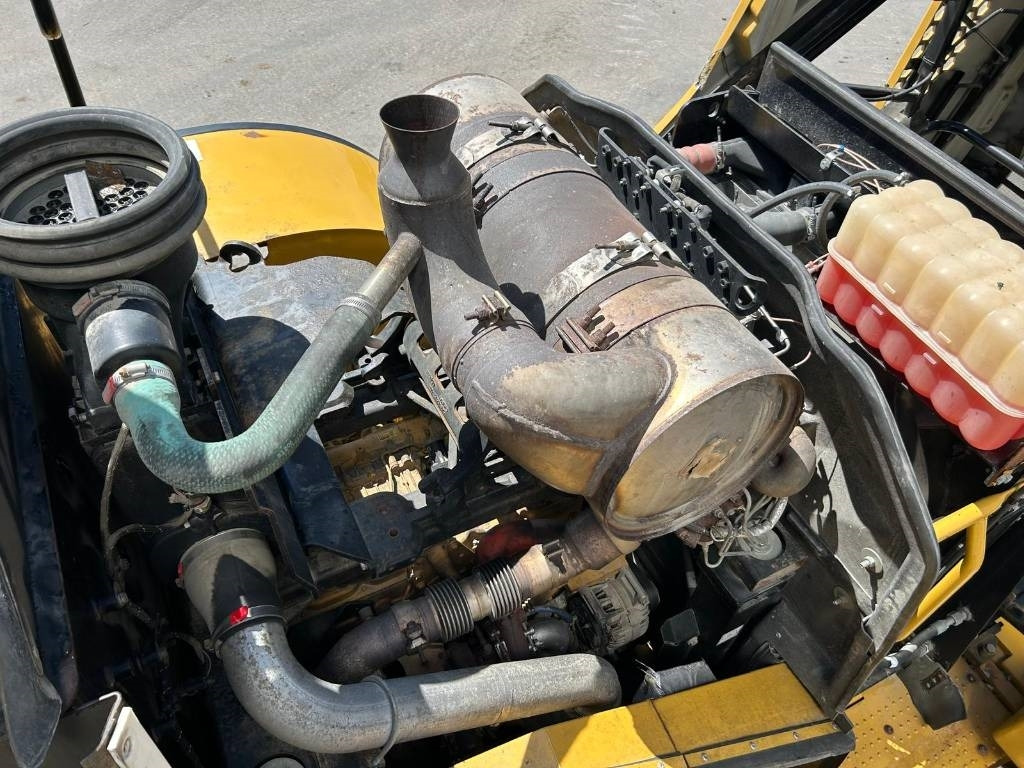 Gumikerekes homlokrakodó CAT 950 K: 16 kép.