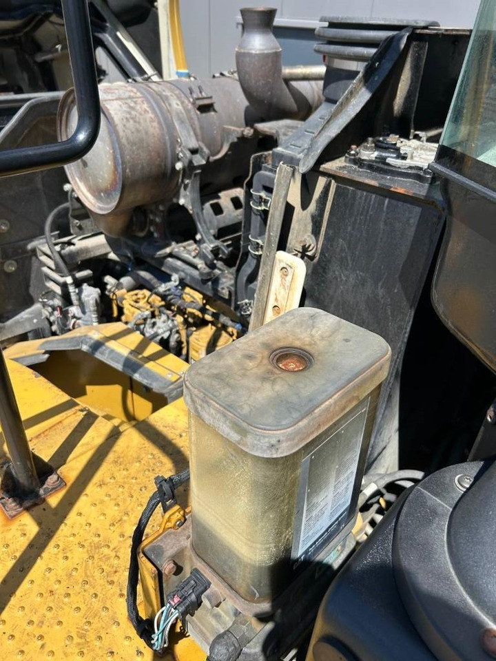 Gumikerekes homlokrakodó CAT 950 K: 24 kép.