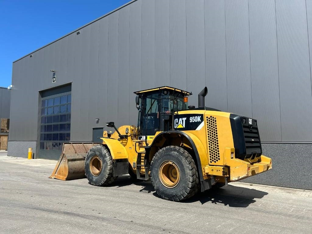 CAT 950 K - Gumikerekes homlokrakodó: 3 kép. CAT 950 K - Gumikerekes homlokrakodó: 3 kép.