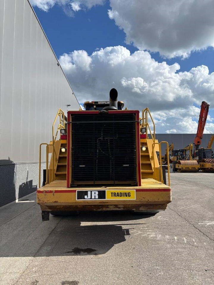 CAT 988 H - Gumikerekes homlokrakodó: 4 kép. CAT 988 H - Gumikerekes homlokrakodó: 4 kép.