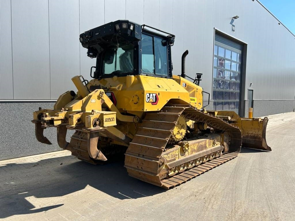 CAT D 5 LGP (new undercarriage + ripper) - Buldózer: 4 kép. CAT D 5 LGP (new undercarriage + ripper) - Buldózer: 4 kép.