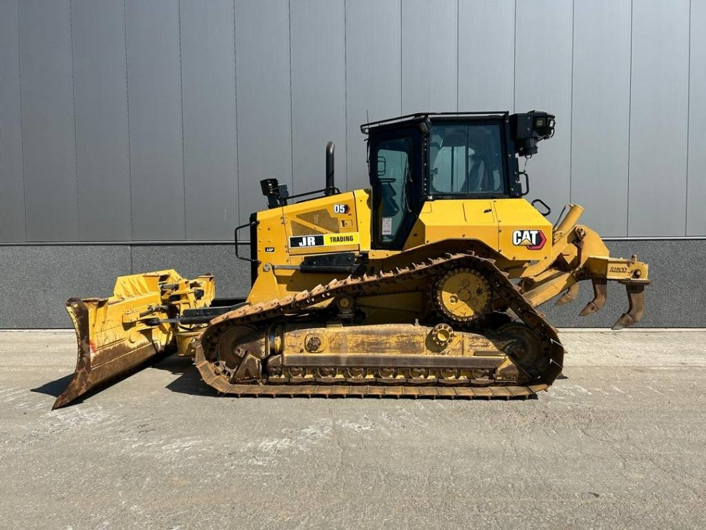 CAT D 5 LGP (new undercarriage + ripper) - Buldózer: 2 kép. CAT D 5 LGP (new undercarriage + ripper) - Buldózer: 2 kép.