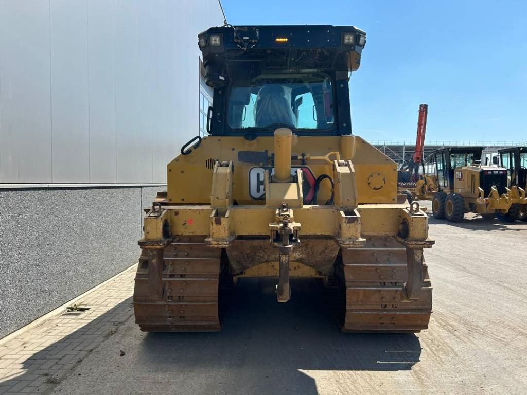 CAT D 5 LGP (new undercarriage + ripper) - Buldózer: 3 kép. CAT D 5 LGP (new undercarriage + ripper) - Buldózer: 3 kép.