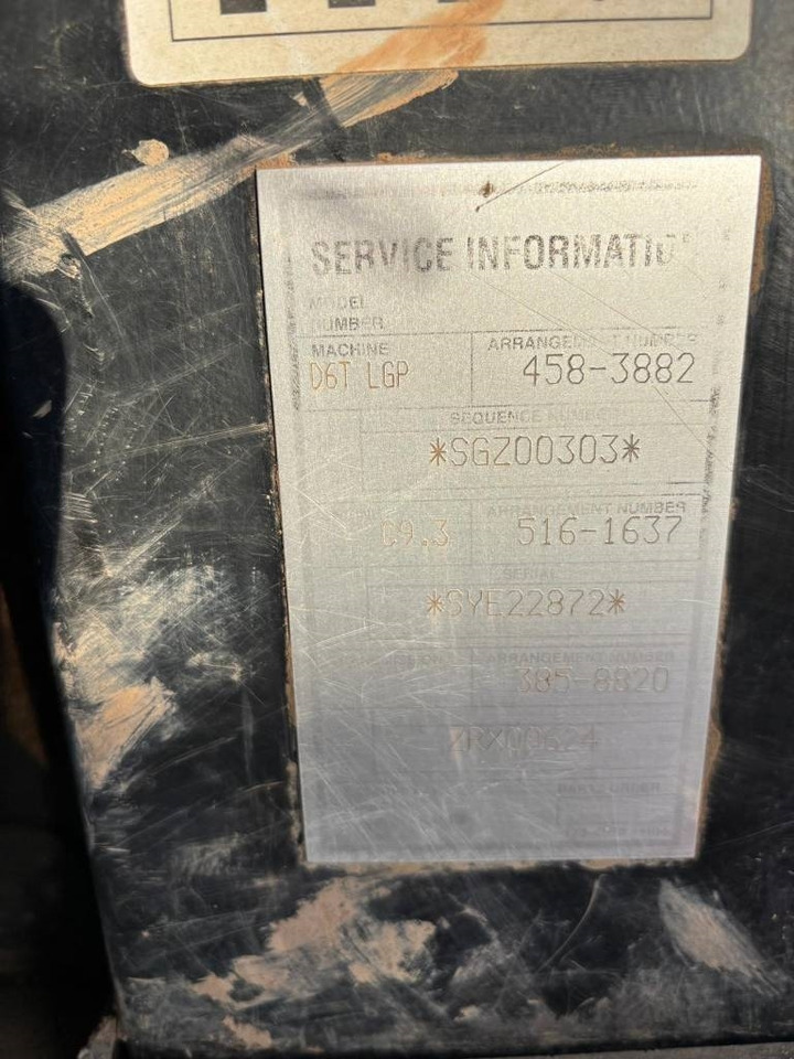 CAT D 6 T LGP (CE / New UC) - Buldózer: 2 kép. CAT D 6 T LGP (CE / New UC) - Buldózer: 2 kép.