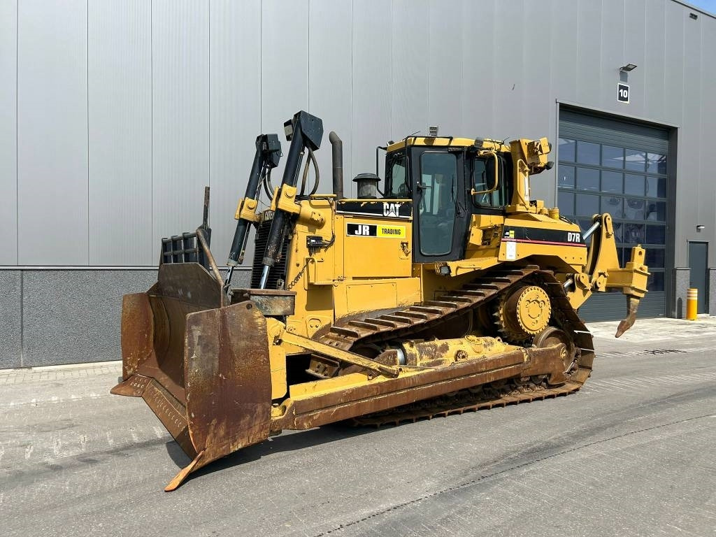 CAT D 7 R (Leica GPS) - Buldózer: 1 kép. CAT D 7 R (Leica GPS) - Buldózer: 1 kép.