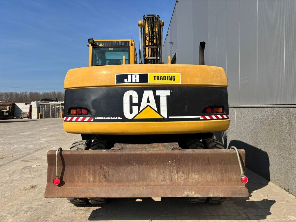 CAT M 313 C (Low verified hours) - Gumikerekes kotró: 4 kép. CAT M 313 C (Low verified hours) - Gumikerekes kotró: 4 kép.