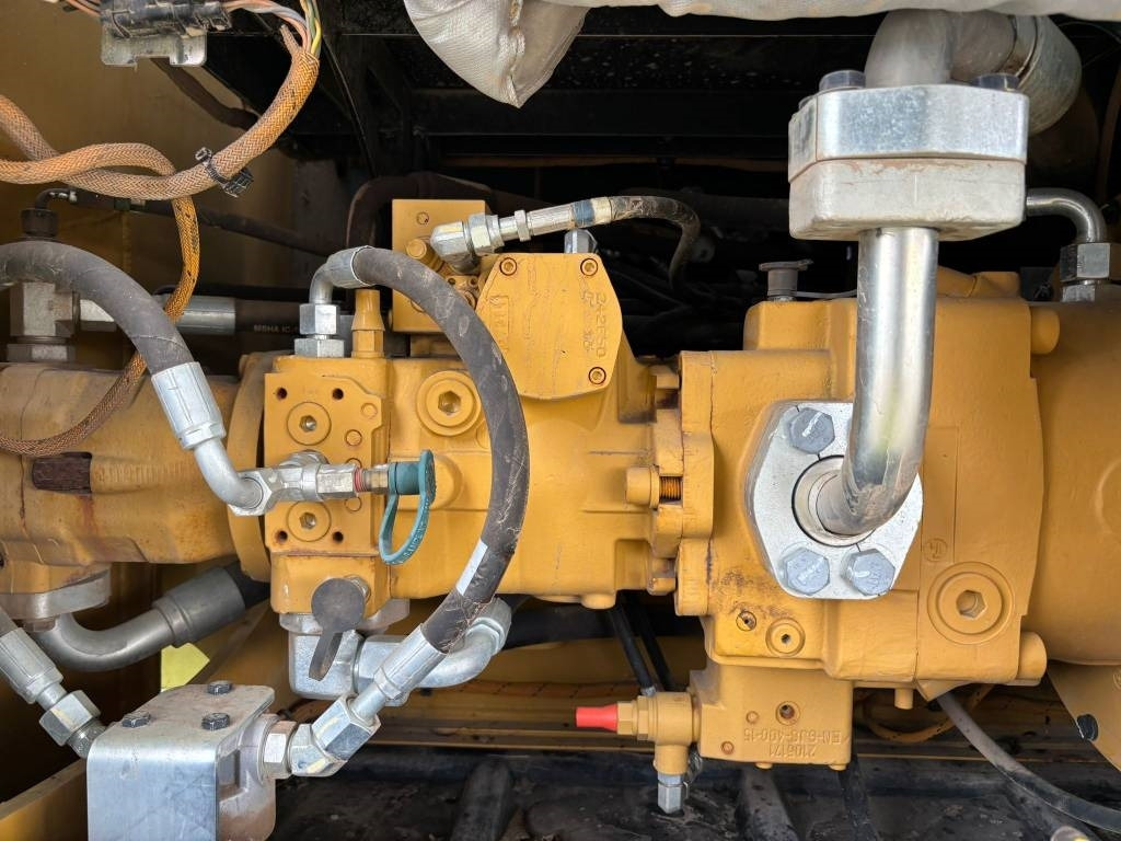 Gumikerekes kotró CAT M 320 F: 26 kép. Gumikerekes kotró CAT M 320 F: 26 kép.