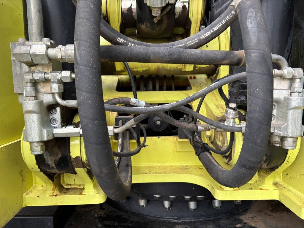 Gumikerekes kotró CAT M 320 F: 23 kép. Gumikerekes kotró CAT M 320 F: 23 kép.