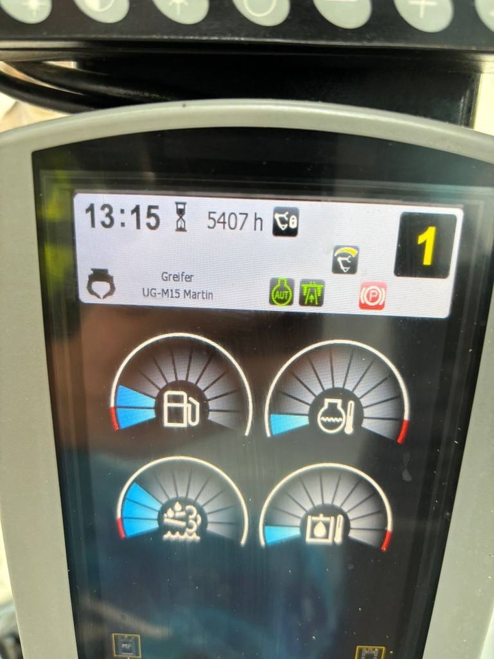 Gumikerekes kotró CAT M 320 F: 9 kép. Gumikerekes kotró CAT M 320 F: 9 kép.