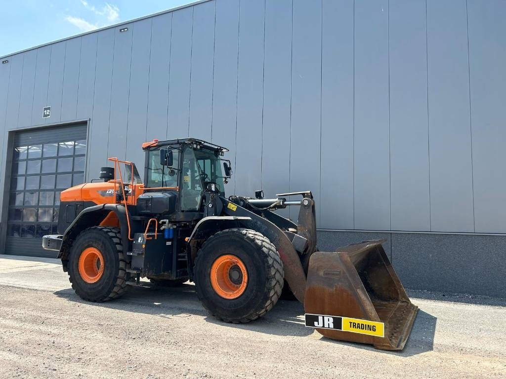Gumikerekes homlokrakodó Doosan DL 420-7 (CDC): 7 kép.