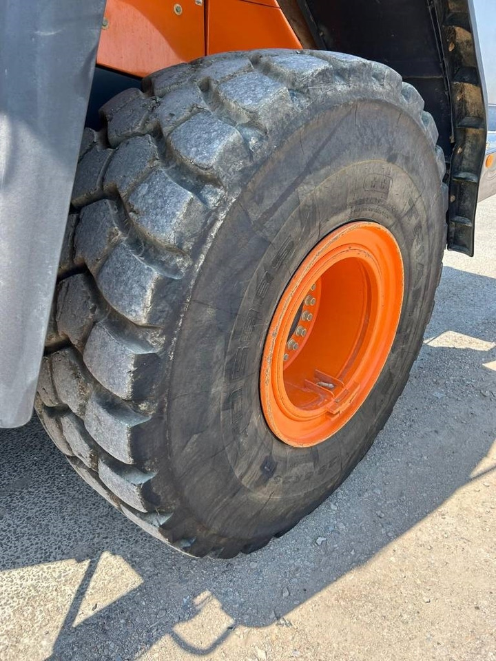 Gumikerekes homlokrakodó Doosan DL 420-7 (CDC): 27 kép.