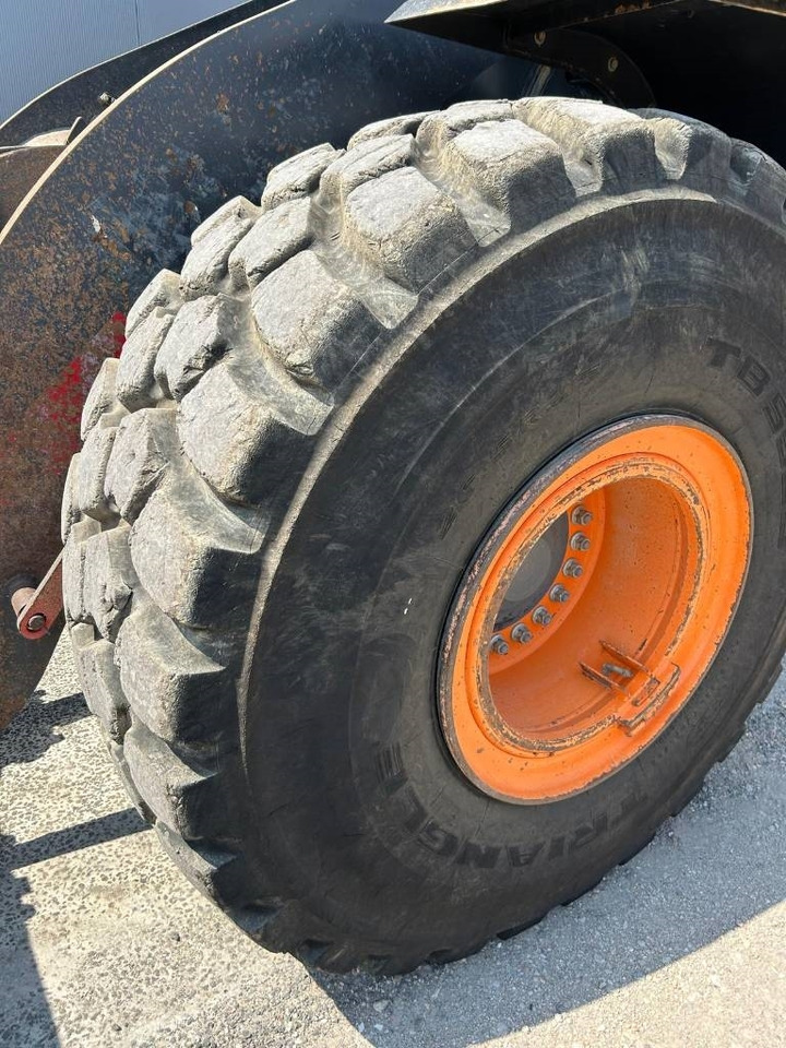 Gumikerekes homlokrakodó Doosan DL 420-7 (CDC): 26 kép.