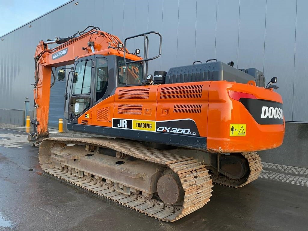 Doosan DX 300 LC-7 - Lánctalpas kotró: 3 kép. Doosan DX 300 LC-7 - Lánctalpas kotró: 3 kép.