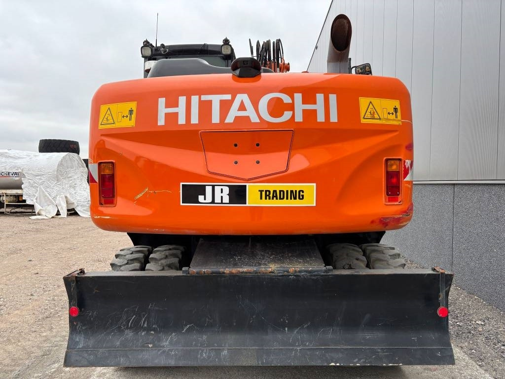 Hitachi ZX 140 W-5B - Gumikerekes kotró: 4 kép. Hitachi ZX 140 W-5B - Gumikerekes kotró: 4 kép.