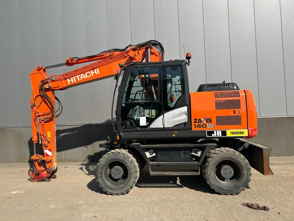 Hitachi ZX 140 W-5B - Gumikerekes kotró: 1 kép. Hitachi ZX 140 W-5B - Gumikerekes kotró: 1 kép.