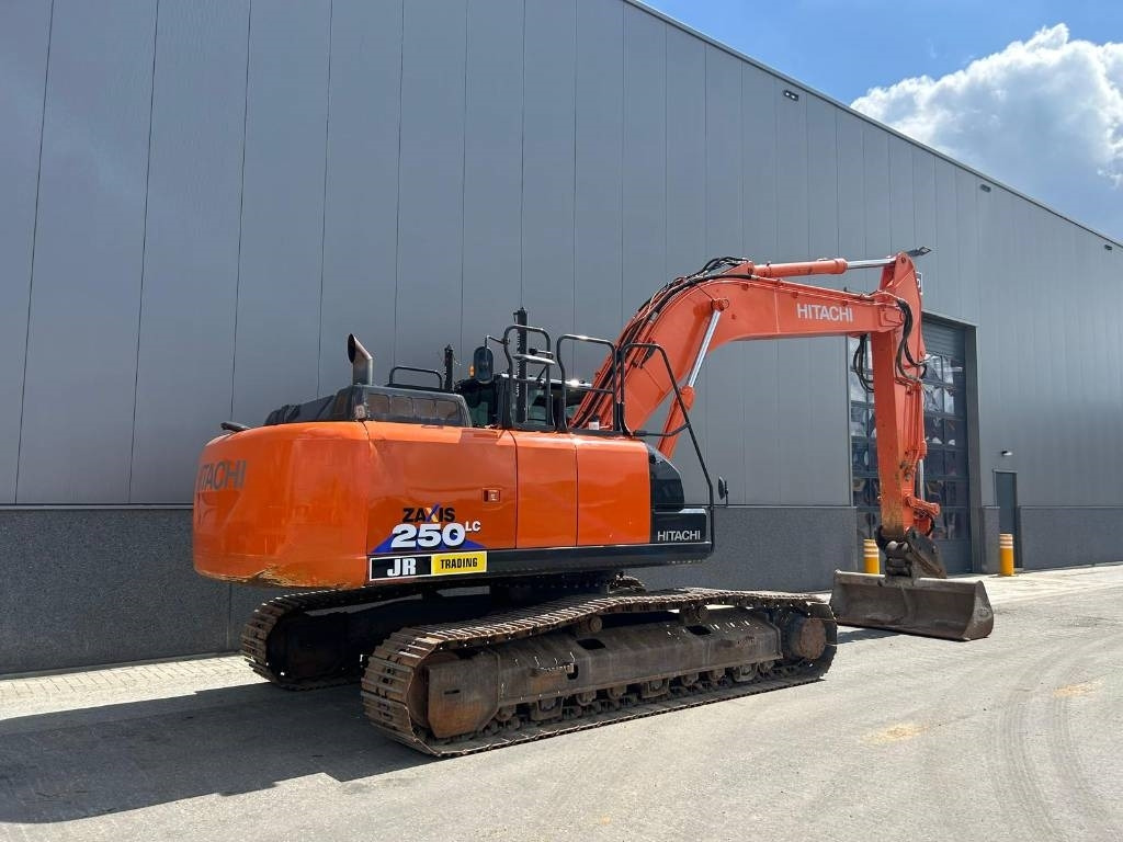 Hitachi ZX 250 LC-6 (GPS Prepared) - Lánctalpas kotró: 5 kép. Hitachi ZX 250 LC-6 (GPS Prepared) - Lánctalpas kotró: 5 kép.