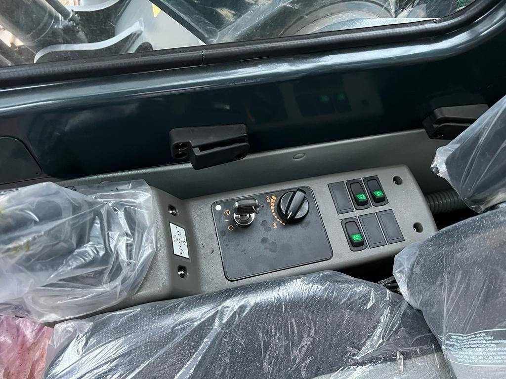 Új Lánctalpas kotró Hyundai R 210: 13 kép.