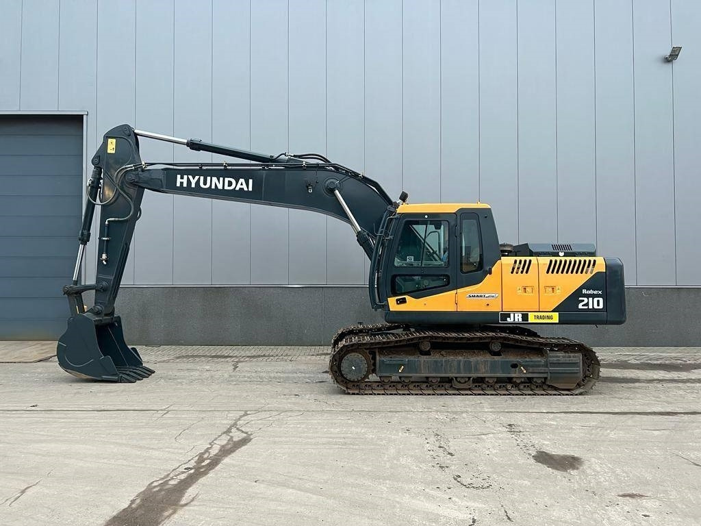 Hyundai R 210 - Lánctalpas kotró: 1 kép. Hyundai R 210 - Lánctalpas kotró: 1 kép.