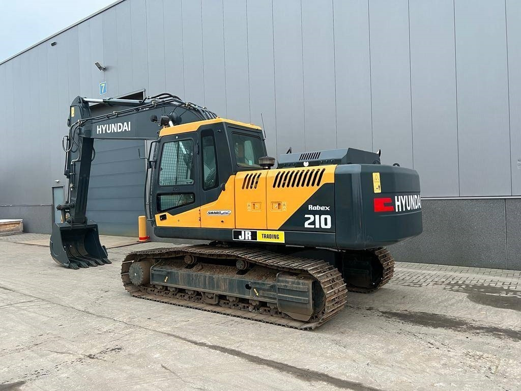 Hyundai R 210 - Lánctalpas kotró: 3 kép. Hyundai R 210 - Lánctalpas kotró: 3 kép.