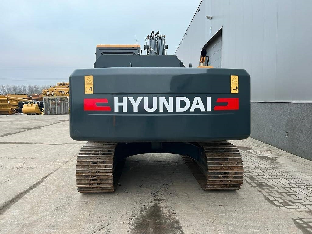 Hyundai R 210 (New / Non CE Certified) - Lánctalpas kotró: 4 kép. Hyundai R 210 (New / Non CE Certified) - Lánctalpas kotró: 4 kép.