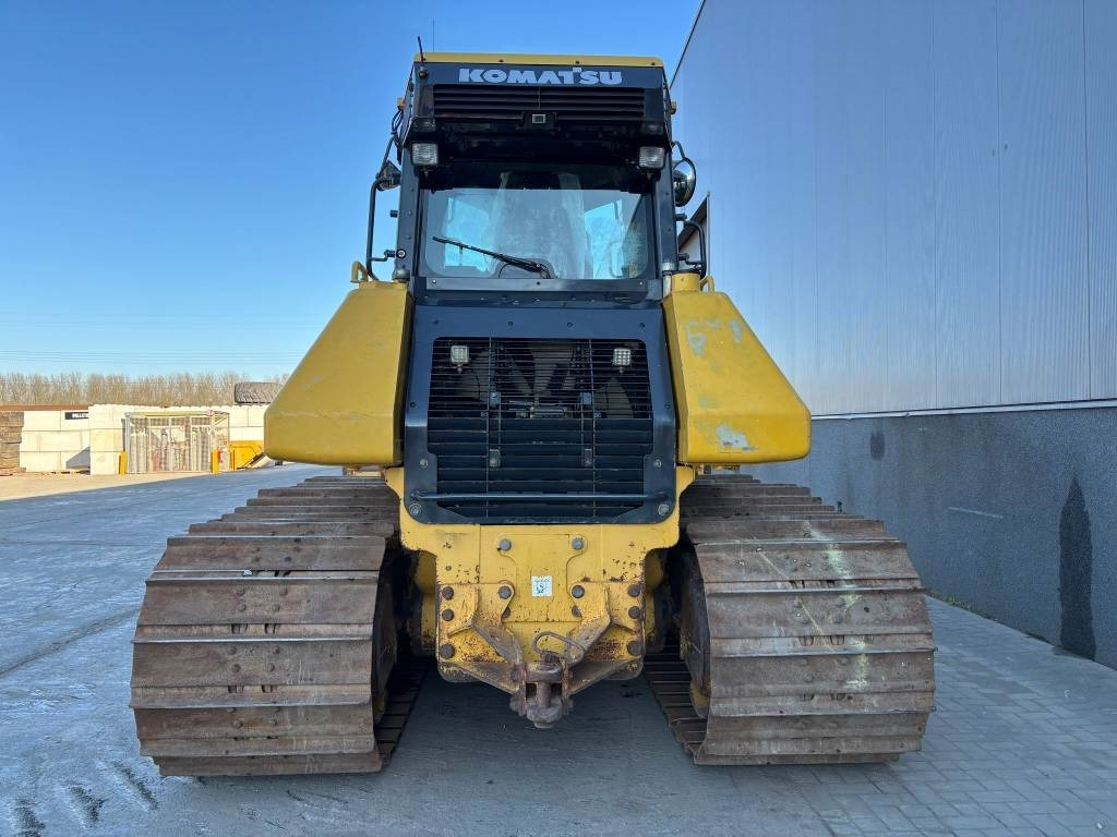 Komatsu D 61 PX-23 - Buldózer: 3 kép. Komatsu D 61 PX-23 - Buldózer: 3 kép.