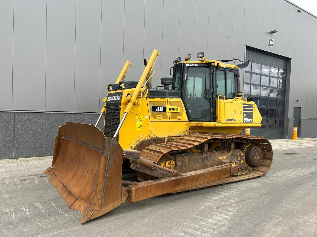 Komatsu D 65 WX-18  - Buldózer: 1 kép. Komatsu D 65 WX-18  - Buldózer: 1 kép.