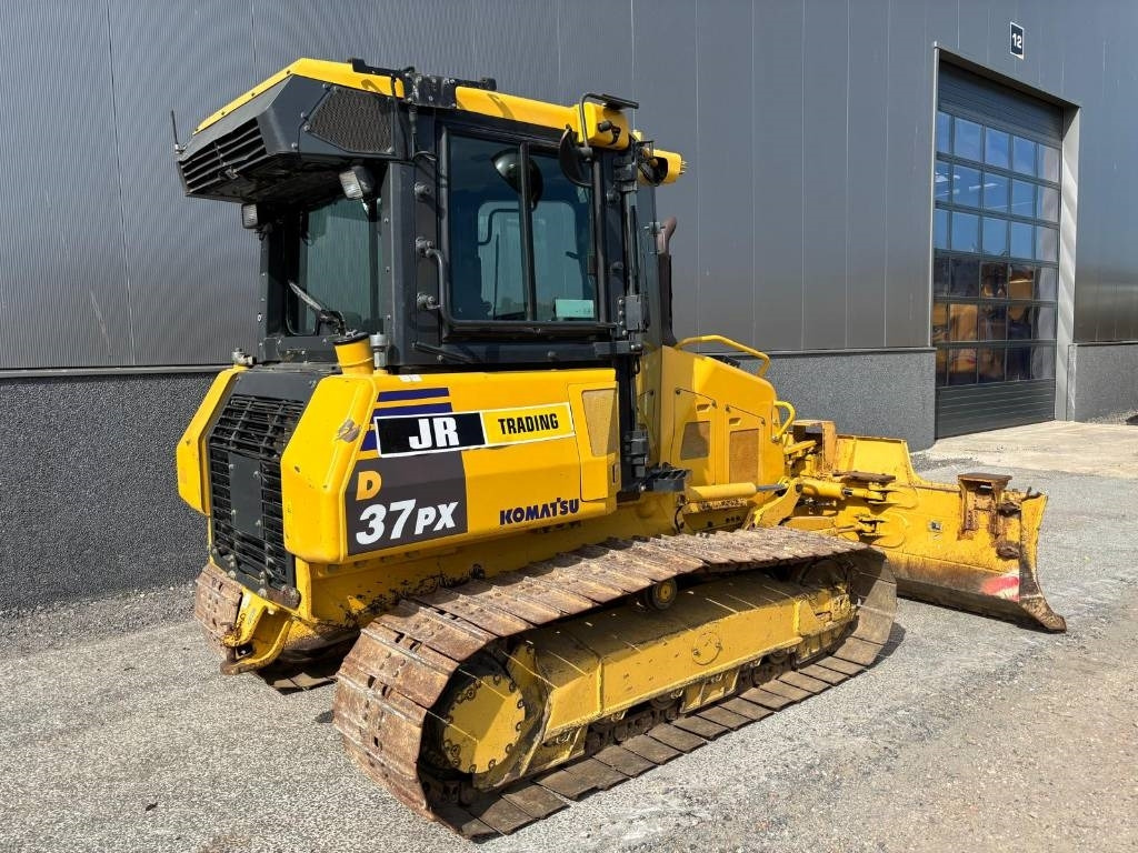 Komatsu D37 PX-23 - Buldózer: 5 kép. Komatsu D37 PX-23 - Buldózer: 5 kép.