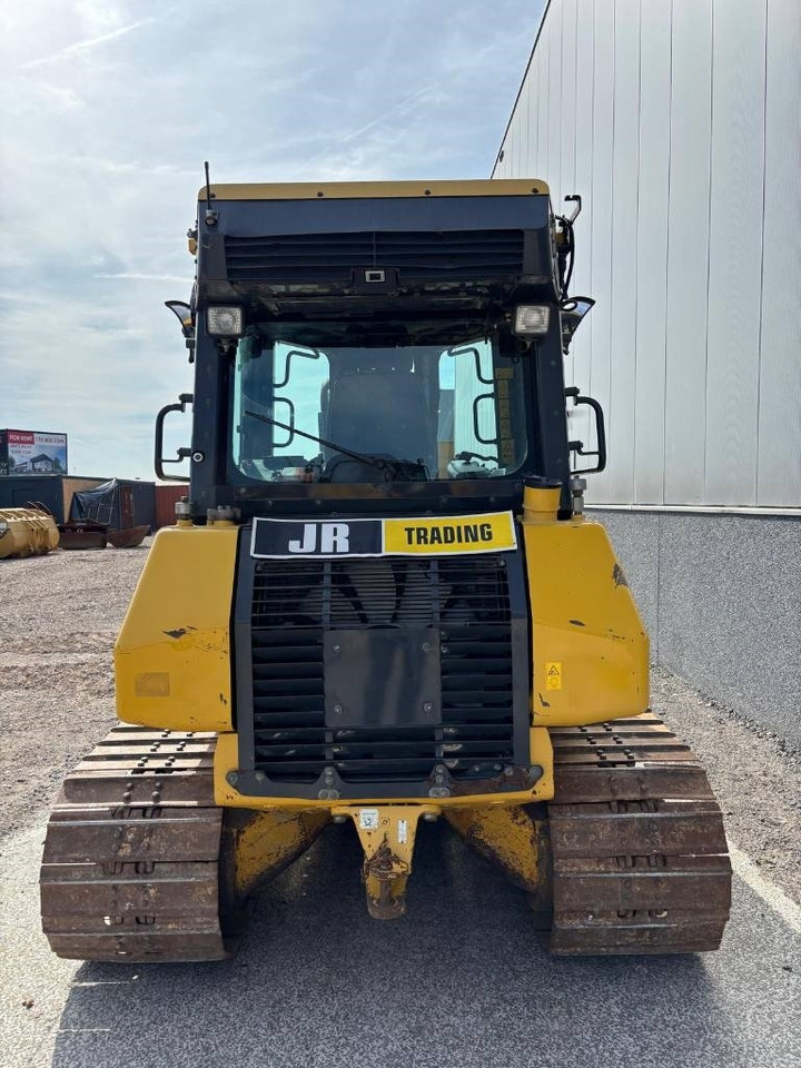 Komatsu D37 PX-23 - Buldózer: 4 kép. Komatsu D37 PX-23 - Buldózer: 4 kép.