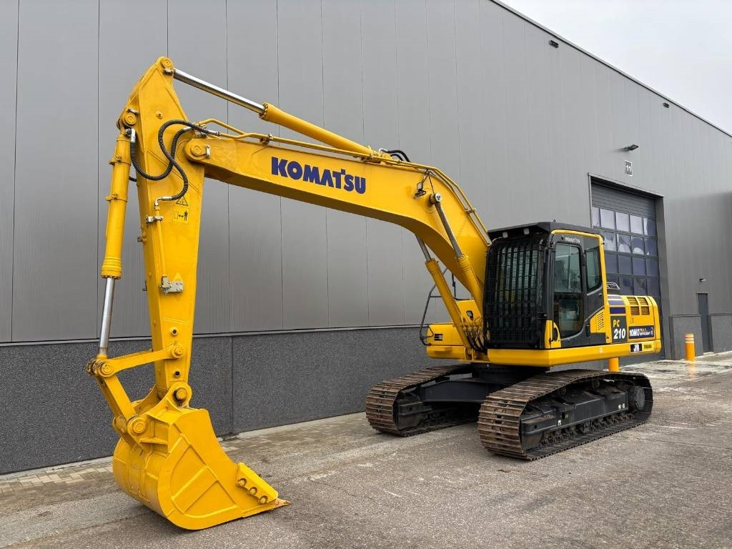 Komatsu PC 210-10M0 (New / Non CE Certified)  - Lánctalpas kotró: 2 kép. Komatsu PC 210-10M0 (New / Non CE Certified)  - Lánctalpas kotró: 2 kép.