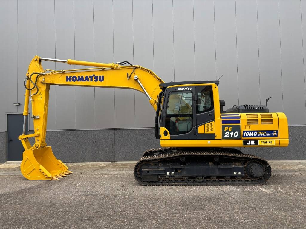 Komatsu PC 210-10M0 (New / Non CE Certified) - Lánctalpas kotró: 1 kép. Komatsu PC 210-10M0 (New / Non CE Certified) - Lánctalpas kotró: 1 kép.