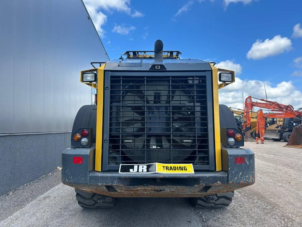 Komatsu WA 500-8EO - Gumikerekes homlokrakodó: 4 kép. Komatsu WA 500-8EO - Gumikerekes homlokrakodó: 4 kép.