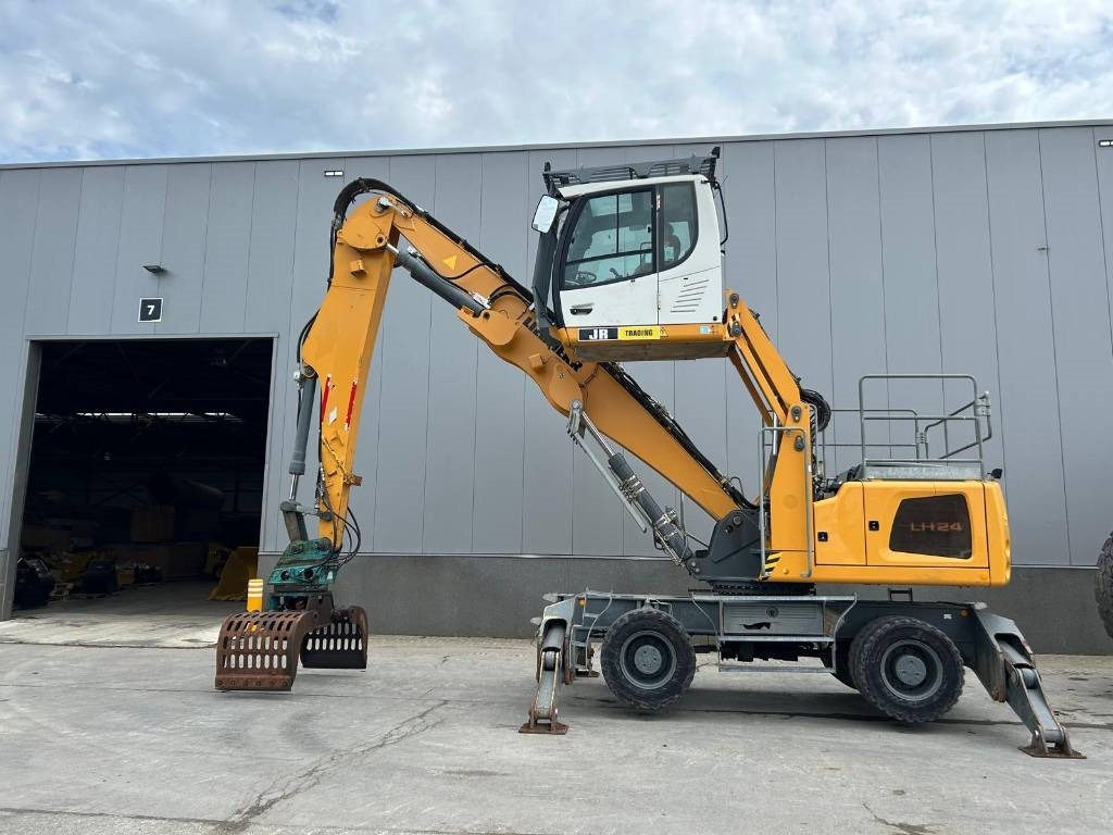 Liebherr LH 24 M - Hulladék kotró: 1 kép. Liebherr LH 24 M - Hulladék kotró: 1 kép.