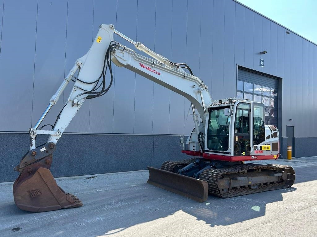 Takeuchi TB 2150 R - Lánctalpas kotró: 2 kép. Takeuchi TB 2150 R - Lánctalpas kotró: 2 kép.