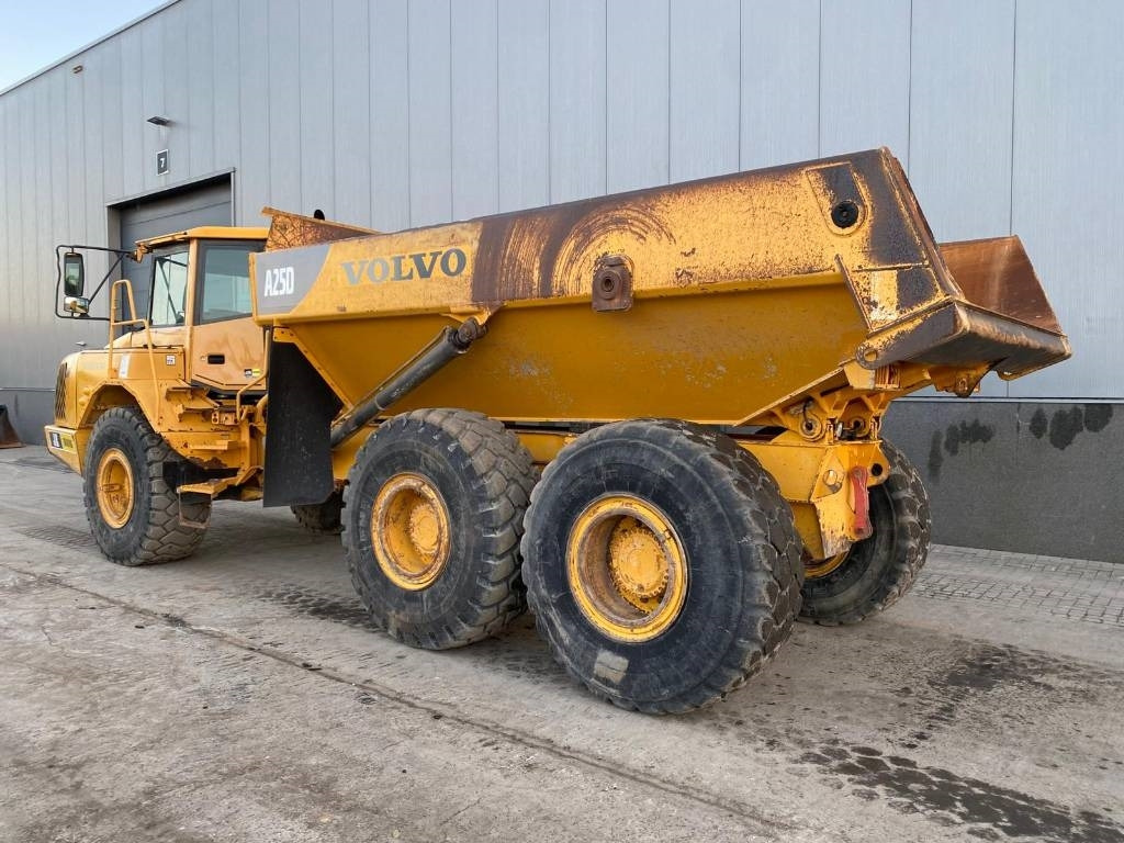 Volvo A 25 D - Csuklós dömper: 3 kép. Volvo A 25 D - Csuklós dömper: 3 kép.