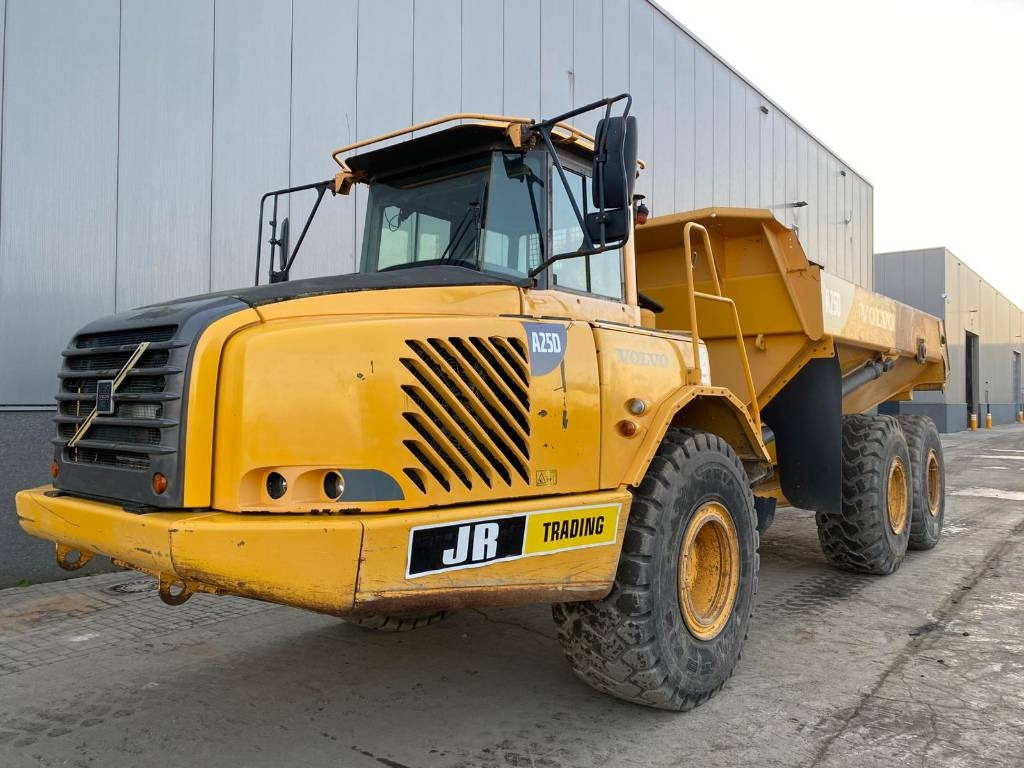 Volvo A 25 D - Csuklós dömper: 1 kép. Volvo A 25 D - Csuklós dömper: 1 kép.