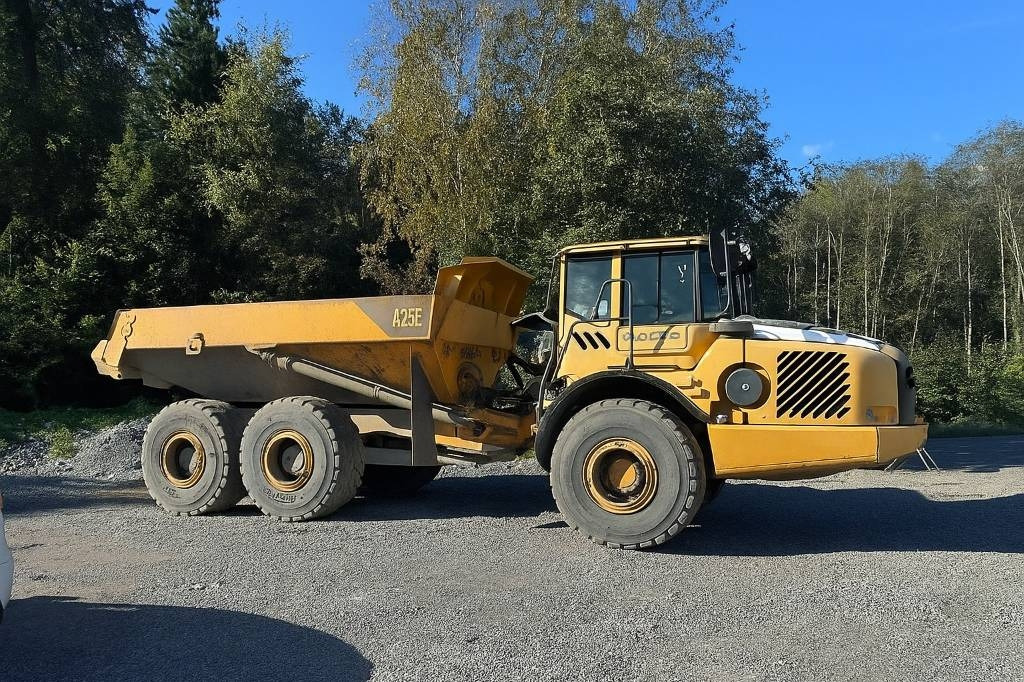Volvo A 25 E (On Transport) - Csuklós dömper: 1 kép. Volvo A 25 E (On Transport) - Csuklós dömper: 1 kép.
