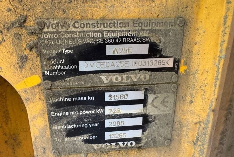 Volvo A 25 E (On Transport) - Csuklós dömper: 2 kép. Volvo A 25 E (On Transport) - Csuklós dömper: 2 kép.