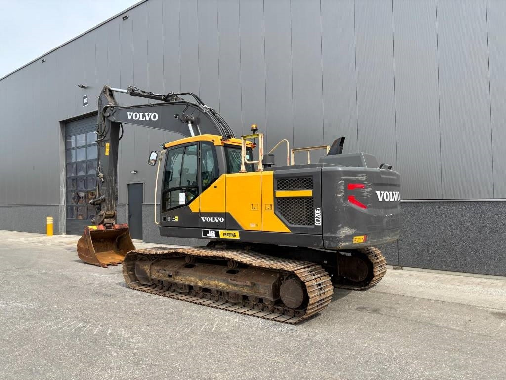 Volvo EC 220 EL (new undercarriage) - Lánctalpas kotró: 3 kép. Volvo EC 220 EL (new undercarriage) - Lánctalpas kotró: 3 kép.