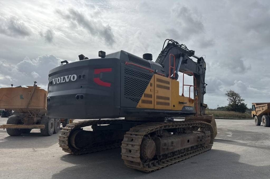 Volvo EC 750 EL (On Transport) - Lánctalpas kotró: 4 kép. Volvo EC 750 EL (On Transport) - Lánctalpas kotró: 4 kép.