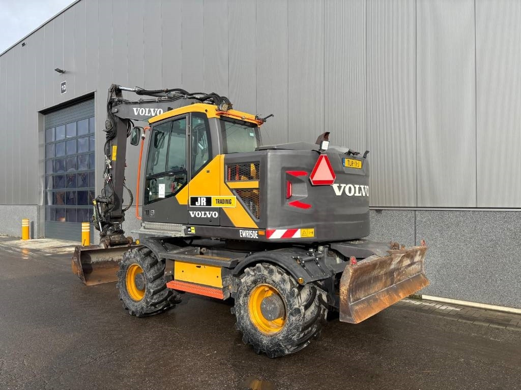 Volvo EWR 150 E - Gumikerekes kotró: 3 kép. Volvo EWR 150 E - Gumikerekes kotró: 3 kép.