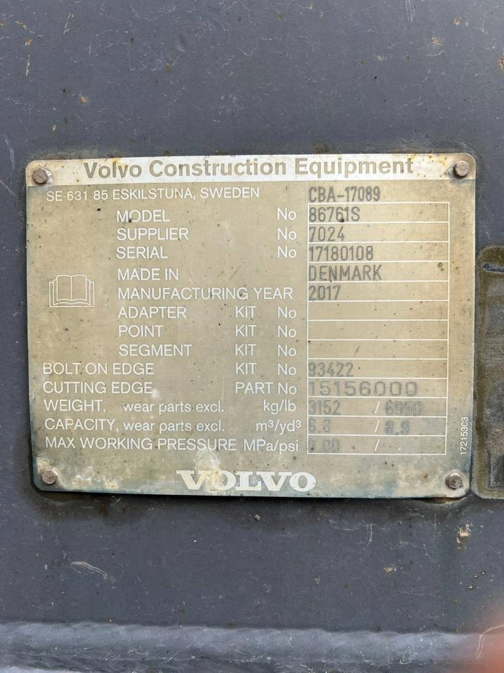 Volvo L 220 GP Bucket - Kanál - Építőipari gépek: 2 kép. Volvo L 220 GP Bucket - Kanál - Építőipari gépek: 2 kép.