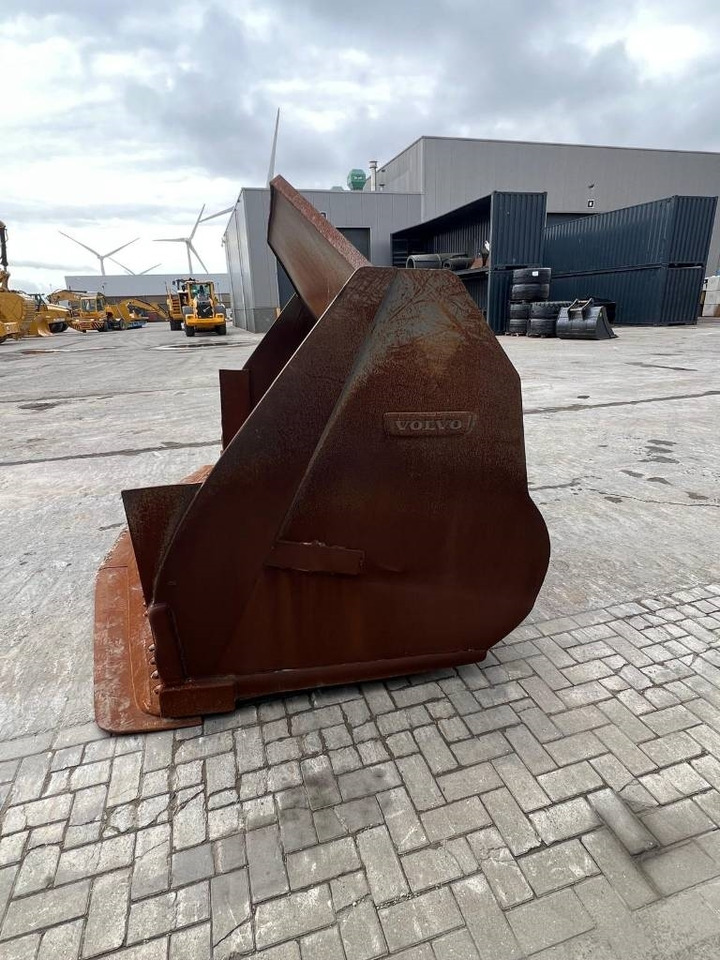 Volvo L 220 GP Bucket - Kanál - Építőipari gépek: 4 kép. Volvo L 220 GP Bucket - Kanál - Építőipari gépek: 4 kép.