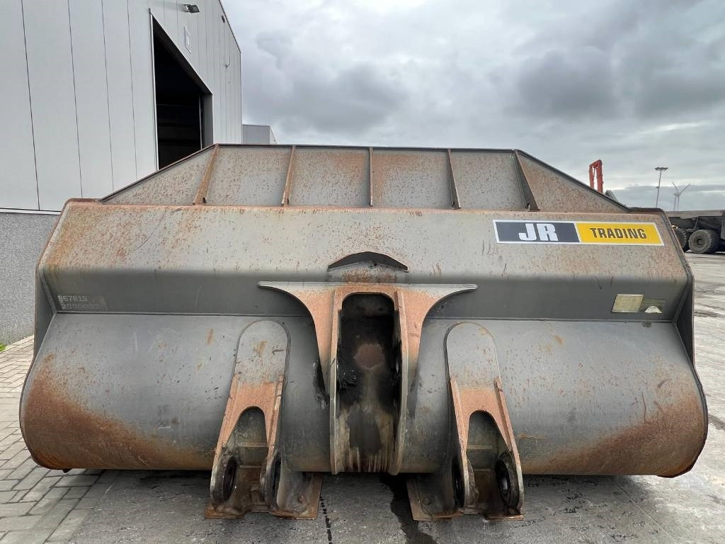 Volvo L 220 GP Bucket - Kanál - Építőipari gépek: 5 kép. Volvo L 220 GP Bucket - Kanál - Építőipari gépek: 5 kép.