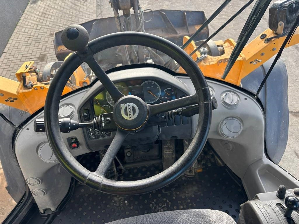 Volvo L 70 H - Gumikerekes homlokrakodó: 5 kép. Volvo L 70 H - Gumikerekes homlokrakodó: 5 kép.