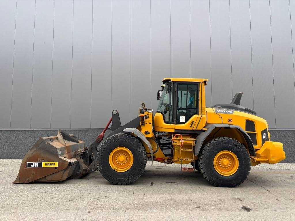 Volvo L 90 H (High tip + New tires)  - Gumikerekes homlokrakodó: 2 kép. Volvo L 90 H (High tip + New tires)  - Gumikerekes homlokrakodó: 2 kép.