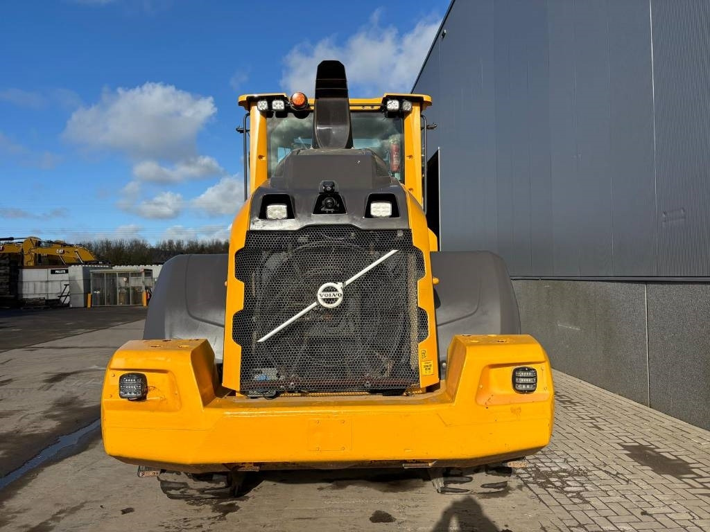 Volvo L 90 H - Gumikerekes homlokrakodó: 4 kép. Volvo L 90 H - Gumikerekes homlokrakodó: 4 kép.