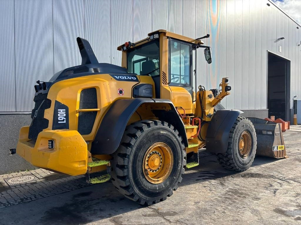 Volvo L 90 H - Gumikerekes homlokrakodó: 5 kép. Volvo L 90 H - Gumikerekes homlokrakodó: 5 kép.